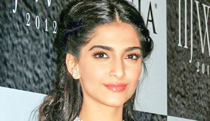 sonamkapoorhintsatdoinganotherwomencentricfilm